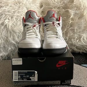 Air Jordan Retro 5 Men SIZE US 8 True white/ fire Red-Black